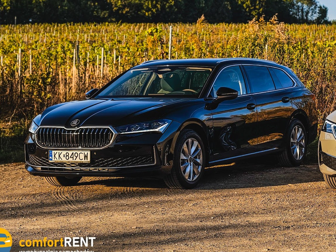 wypożycz Skoda Superb kombi Automat